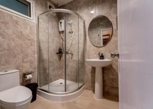 a bathroom with a shower and a toilet and a sink at Rivendale in Ban Gaeng Cho +29 photos