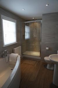 A bathroom at No. 23 at The Moorings, Chester 