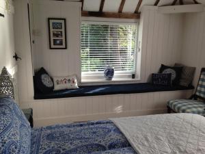 מיטה או מיטות בחדר ב-The Studio @ Great Streele Cottage