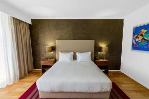 Postel nebo postele na pokoji v ubytování Vilamoura Garden Hotel