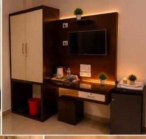 a office with a desk with a tv and a cabinet at Hotel Atithi Palace in Sahāranpur