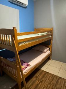 a couple of bunk beds in a room at Casa No6 Ascot in Carapo