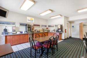 Gallery image of Days Inn & Suites by Wyndham Cambridge in Cambridge