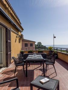 a patio with a table and chairs on a balcony at Casa Silvia in Bracciano