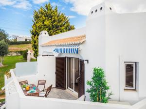 a villa with a view of the garden at Clube Albufeira: 2BR Prime Holidays Retreat in Albufeira