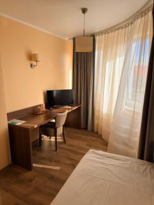 a hotel room with a desk with a computer on it at Motel Pieprzyk in Kołobrzeg