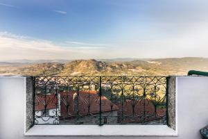 a balcony with a view of a mountain at Casa Mont'Santo with Balcony & Terrace in Monsanto