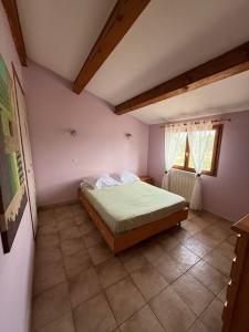a bedroom with a bed in the corner of a room at Chez Polo Villa avec piscine et pool house privé in Vallon-Pont-dʼArc