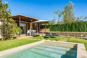 a swimming pool in the yard of a house at Alfonsa in Pollença