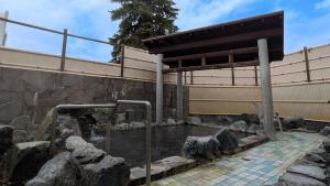 a water fountain in a zoo with rocks at 昆布川温泉幽泉閣 in Rankoshi