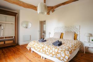 a bedroom with a bed and a wooden floor at Ambre à la Rochelle in Vergné
