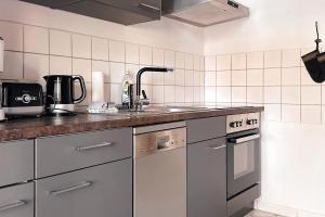 a kitchen with a sink and a stove top oven at City Retreat Zwickau mit Balkon zum Innenhof in Zwickau