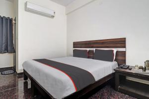 a bedroom with a large bed and a desk at Collection O SS Metro Ritz in Hyderabad
