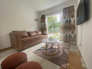 a living room with a couch and a table at Fiet Star in Midrand