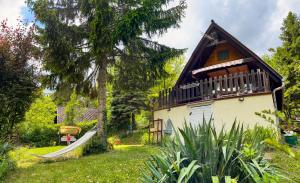 a house with a hammock in the yard at Jó, hogy itt vagy! in Orfű