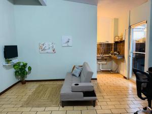 a living room with a couch and a tv at Quepos Prime in Quepos