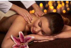 a woman laying on a couch with a pink flower at GG Landlords Room & Spa in Vasto