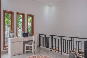 a room with a desk with a computer on it at Villa Mali Legian in Legian