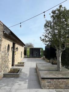 a courtyard with a tree and a building at Mademoiselle Nineth met sauna in De Panne