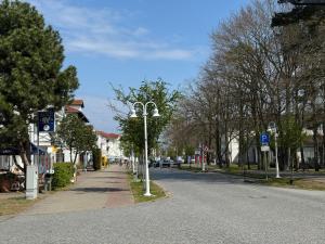 a street with street lights on the side of a road at Ferienwohnung Quartier18-09 strandnah in Karlshagen