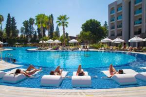 Het zwembad bij of vlak bij Horus Paradise Luxury Resort - All Inclusive