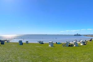 a beach with a bunch of boxes on the grass at Moderne Doppelhaushälfte - perfekt zu zweit in Dagebüll