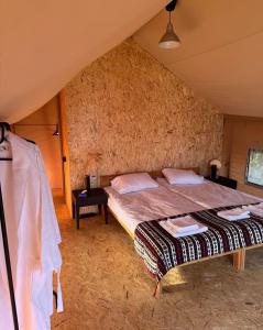 a bedroom with a bed in a room at Yagoda Moya in Khot