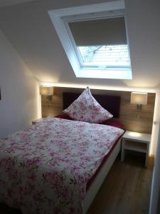 a bedroom with a bed with a skylight at Die Wohlfühloase in Frankenau