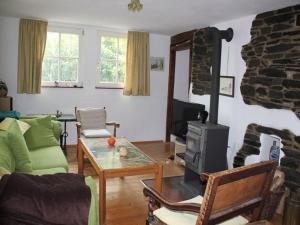 a living room with a couch and a fireplace at Rurtalgarten in Hammer