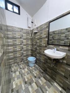 a bathroom with a sink and a toilet at A&C Aquino Guesthouse in Moalboal +32 photos