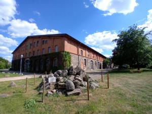 a pile of rocks in front of a building at Scheunen-Domizil in Bollewick