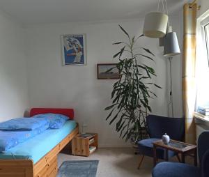a bedroom with a bed and a potted plant at Fewo Apfel Striep in Steinkirchen