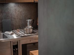 a kitchen with a coffee maker on the counter at Mein Refugium Luxury Tiny House in Unteriberg