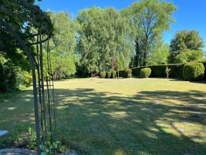 a park with trees and a large grass field at Landhaus Amalie in Malchow