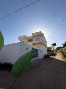 a house with a green leaf in front of it at The Nile Paradise in Al Aqālitah
