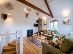a living room with a couch and a fireplace at Stylish Reverse-Level Retreat for couples in Totnes