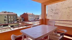 a white table and chairs on a balcony with a view at JORA 3A - apartamento in L'Estartit