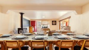a dining room with a table with wine glasses on it at Ma Bégude in Rieutord