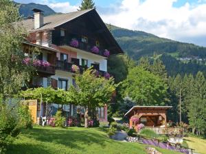 a house on a hill with a garden at Frühstückspension Lemberger in Dellach im Drautal