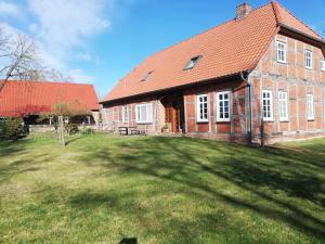 a large brick house with a large yard at Ferienwohnung Landidyll Heese in Langlingen