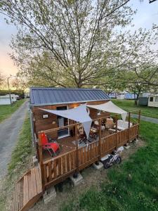 a house with a solar roof on top of it at Tiny House cosy 4 personnes in Vaux-sur-Mer