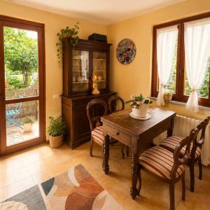 a dining room with a wooden table and chairs at Nido vista Lago Maggiore e isole borromee in Cissano
