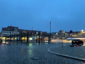 a city street at night with a car parked on the street at Haus Delphinen in Lübben