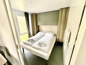 a small room with a bed and a window at Greilitz 23 in Gailitz