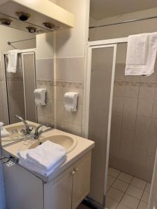 a white bathroom with a sink and a mirror at Hotel Mayflower in Leiden +15 photos