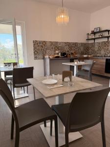 a dining room with a table and chairs at B&B Nido degli Ulivi in Catanzaro