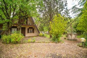 an empty yard in front of a house at Chalet Etna dreamers in Nicolosi