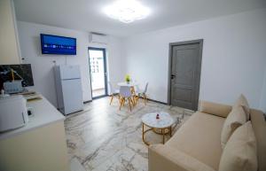 a living room with a couch and a table at Nibiru Sea View in Costinesti