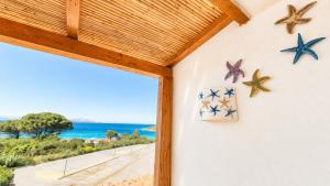 a room with a window with starfish on the wall at Rena Bianca Residence 225 in Baja Sardinia