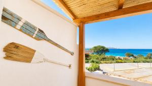 a room with a window with a view of the ocean at Rena Bianca Residence 225 in Baja Sardinia